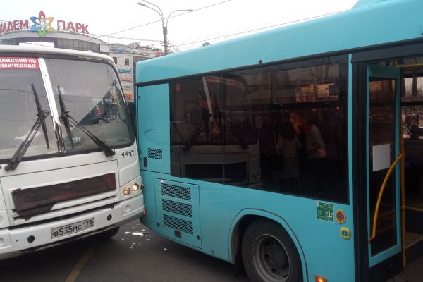 Петербург превращается в столицу ДТП после старта «провальной» реформы общественного транспорта
