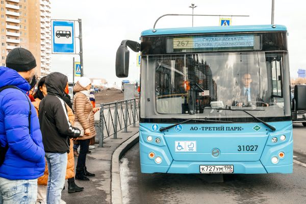 Петербуржцы не верят в способность Смольного решить проблемы транспортной реформы