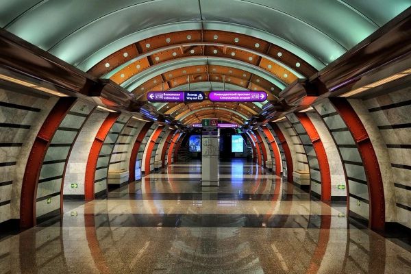 Системный кризис в развитии метро Петербурга может не позволить Смольному построить качественные новые станции