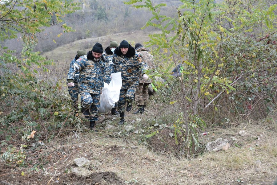 В Нагорном Карабахе спасатели обнаружили тела 1135 погибших благодаря перемирию