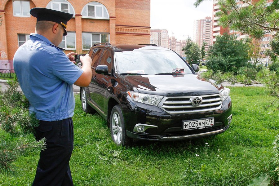 Автомобилистов в России обложили новыми штрафами с начала 2021 года