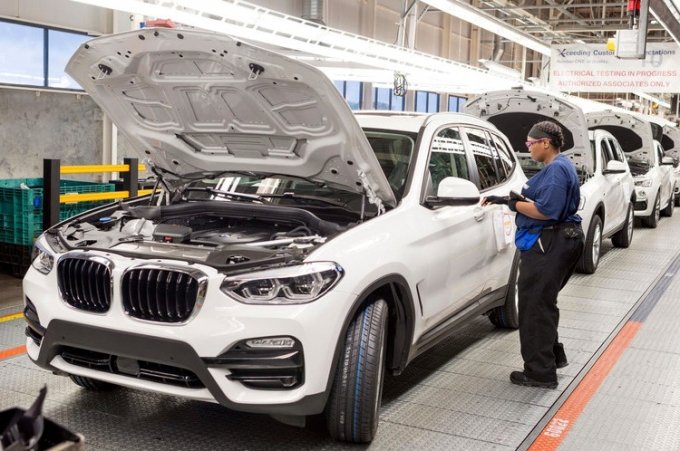 Компания BMW сокращает производство на Автоторе: останутся только три модели