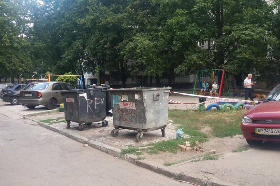 На юго-западе Москвы в мусорном баке нашли тело младенца