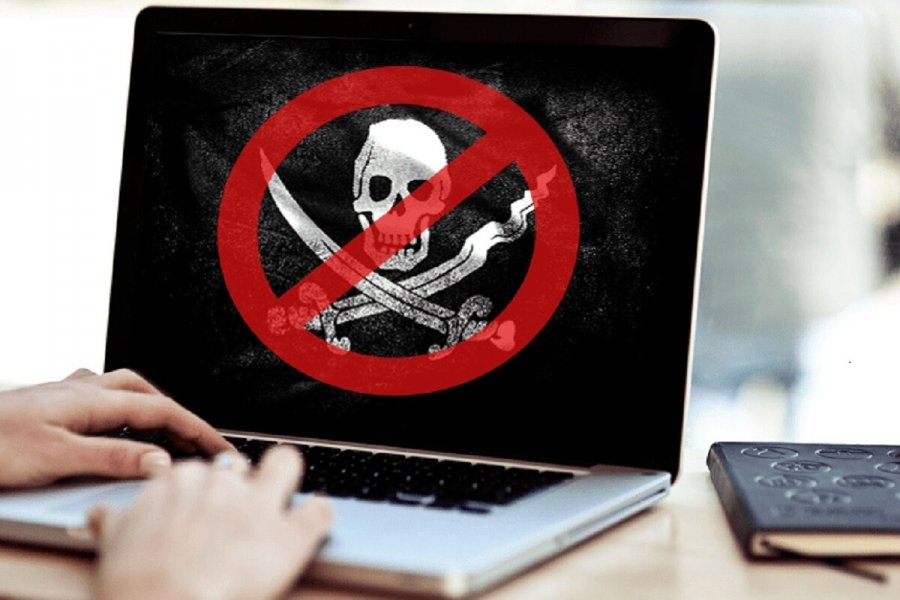 Программист Вакулин предупредил жителей РФ об опасности скачивания пиратских фильмов