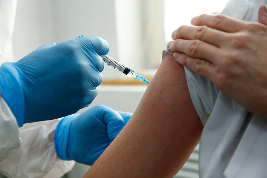 Тысячи людей заявили о развитии аномальных опухолей после уколов вакциной против COVID-19