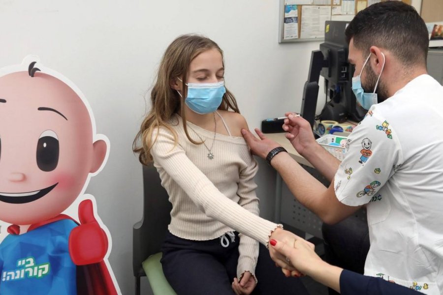 В России готовятся к вакцинации детей и подростков от COVID-19