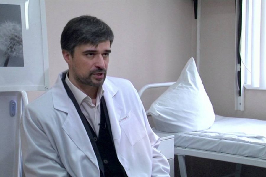 Врач Нурисламов: в России врачей заставили выдавать меньше медотводов от COVID-вакцинации