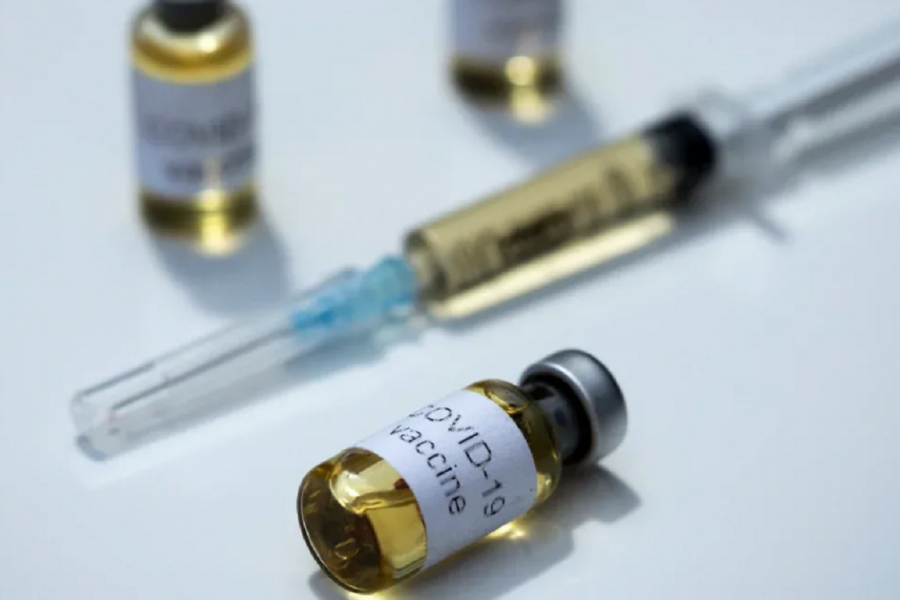 Вакцина от коронавируса. Как выглядит вакцина от коронавируса. Вакцинация флакон. Как выглядит прививка от коронавируса.