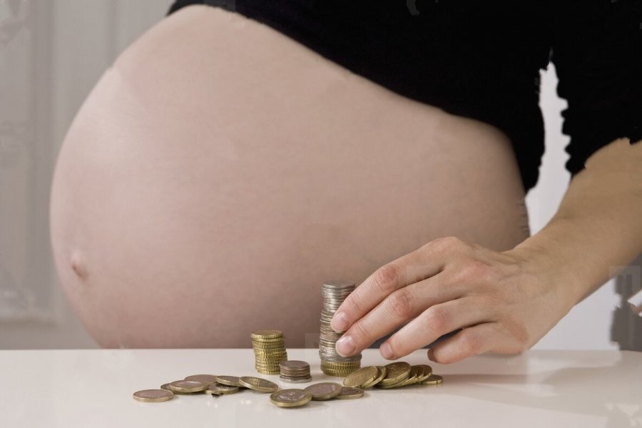 Минтруда: Претендовать на пособие женщины в России могут уже после 6 недель беременности