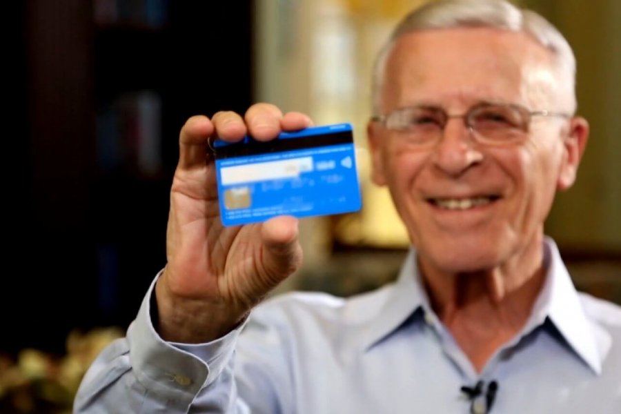 Пенсионеров, у которых есть банковская карта, ждет сюрприз