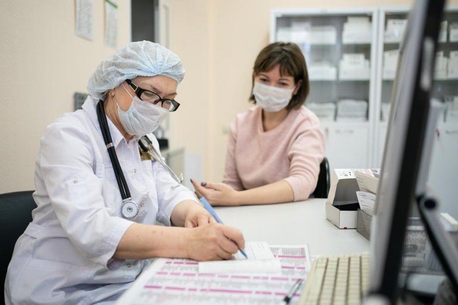 С 24 января в поликлиниках Санкт-Петербурга введен раздельный прием больных