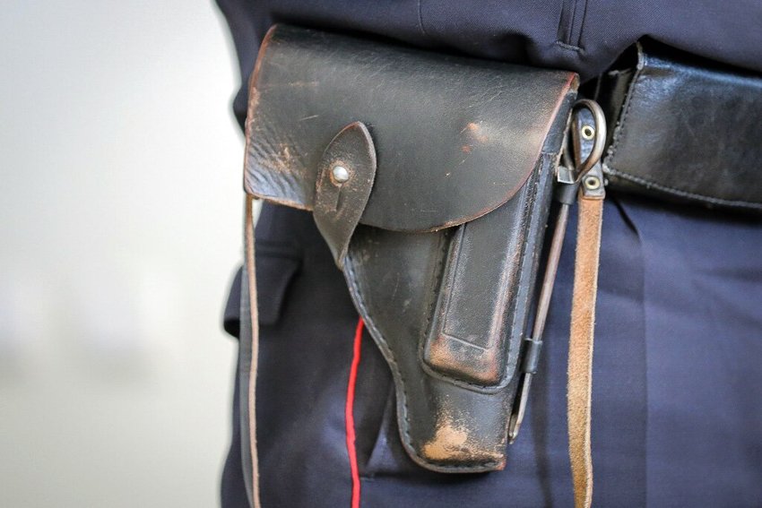 Петербургским полицейским пришлось применить оружие при задержании нетрезвого несовершеннолетнего водителя