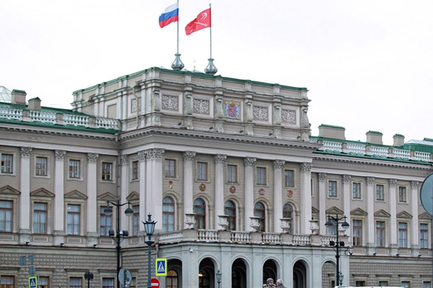 Представители Санкт-Петербургского Законодательного собрания высоко оценили труд трёх сотрудников правоохранительных органов