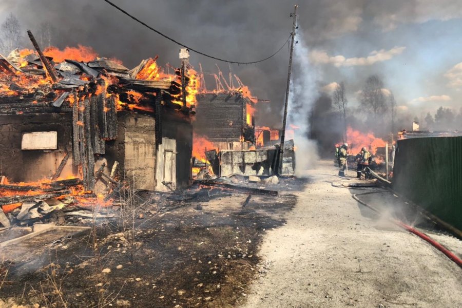 В трех селах Кузбасса загорелись более 50 жилых домов