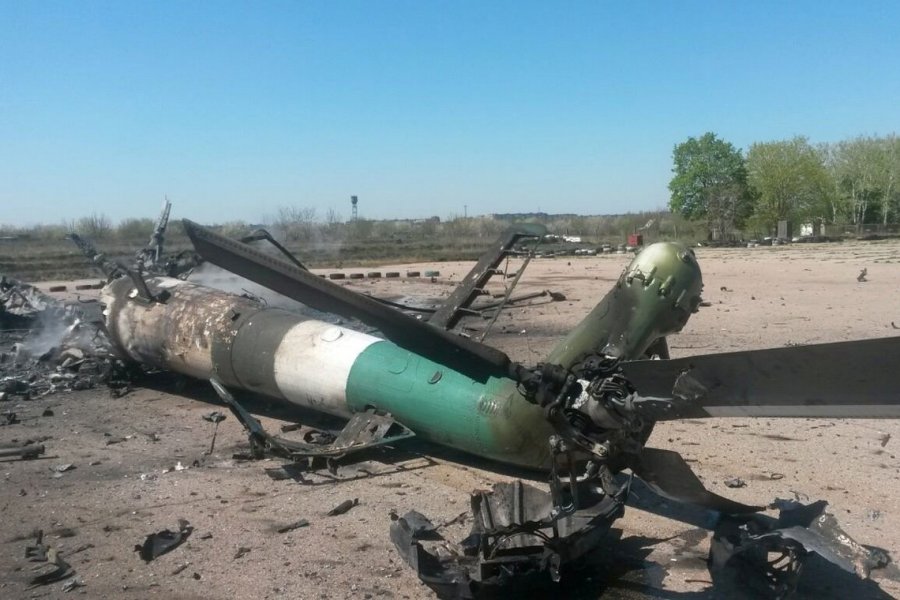 Змеиный Украина остров десант Украины. Ми-8 ВСУ. Разбитый военный вертолет Украины. Сбитые самолеты вс рф