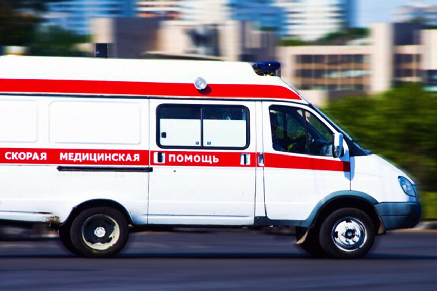 В Петербурге десятилетняя девочка получила травмы, упав с гимнастических колец на детской площадке