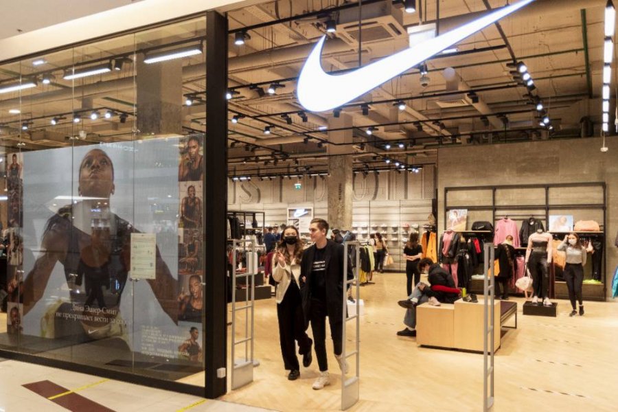 «Ведомости» сообщили, что Nike уходит из России