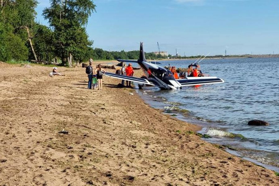 Самолётом, совершившим аварийную посадку в Финском заливе, управлял житель Петербурга, год назад попавший в смертельную авиакатастрофу
