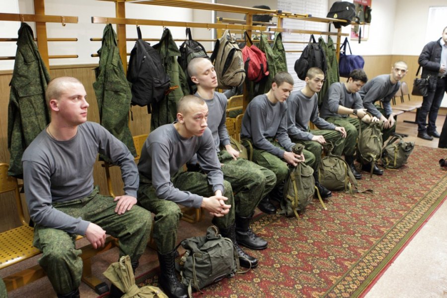 В Свердловской области запасников вызывают в военкомат по телефону