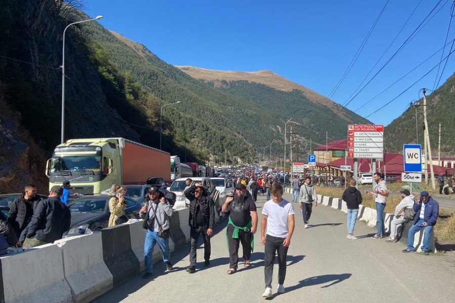 ТГ-канал Baza сообщил об отмене пешего перехода на российско-грузинской границе