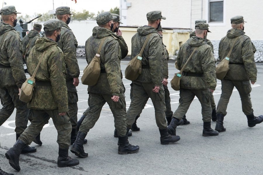 В Екатеринбурге мужчин с повесткой разворачивают в военкомате