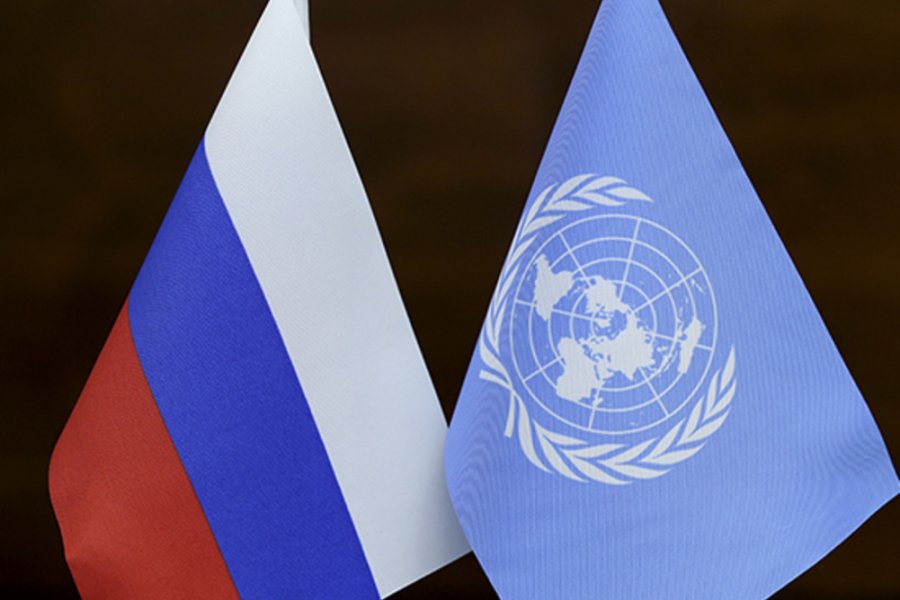 Членство оон. ООН Россия. Флаг миротворческих сил ООН. Сотрудничество ООН. Флаг ООН И России.