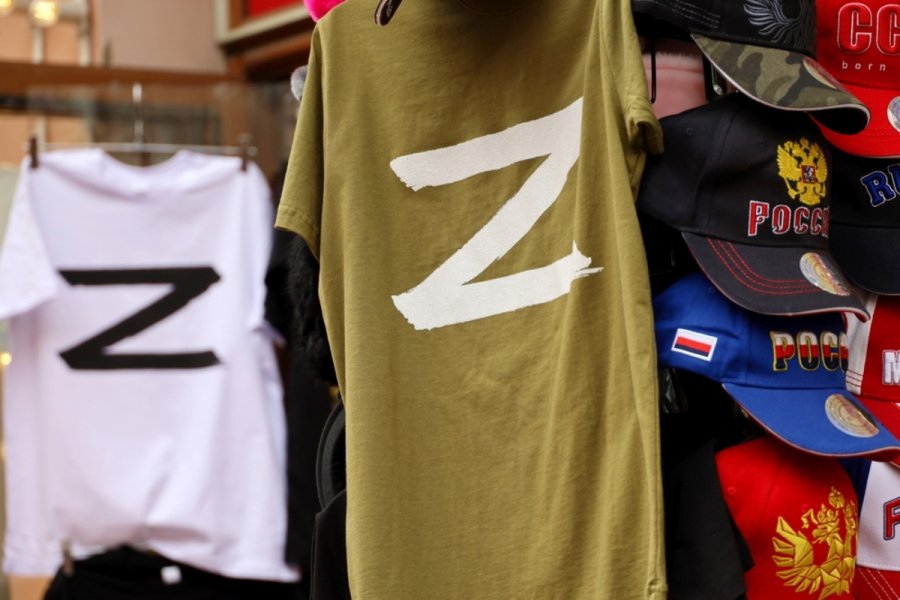 Жителя Германии оштрафовали  на €1,5 тысячи за футболку с буквой Z