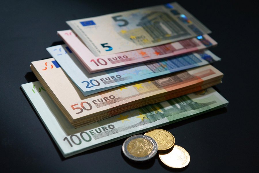 Экономист Гинько выдвинул версию о последнем всплеске спроса на евро