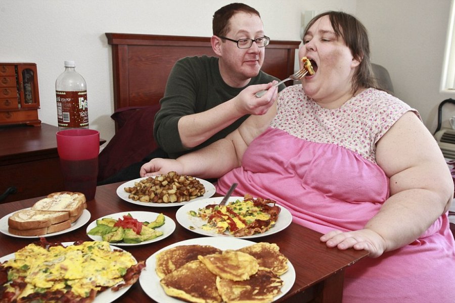 Ученые объяснили, почему после замужества женщины быстро толстеют